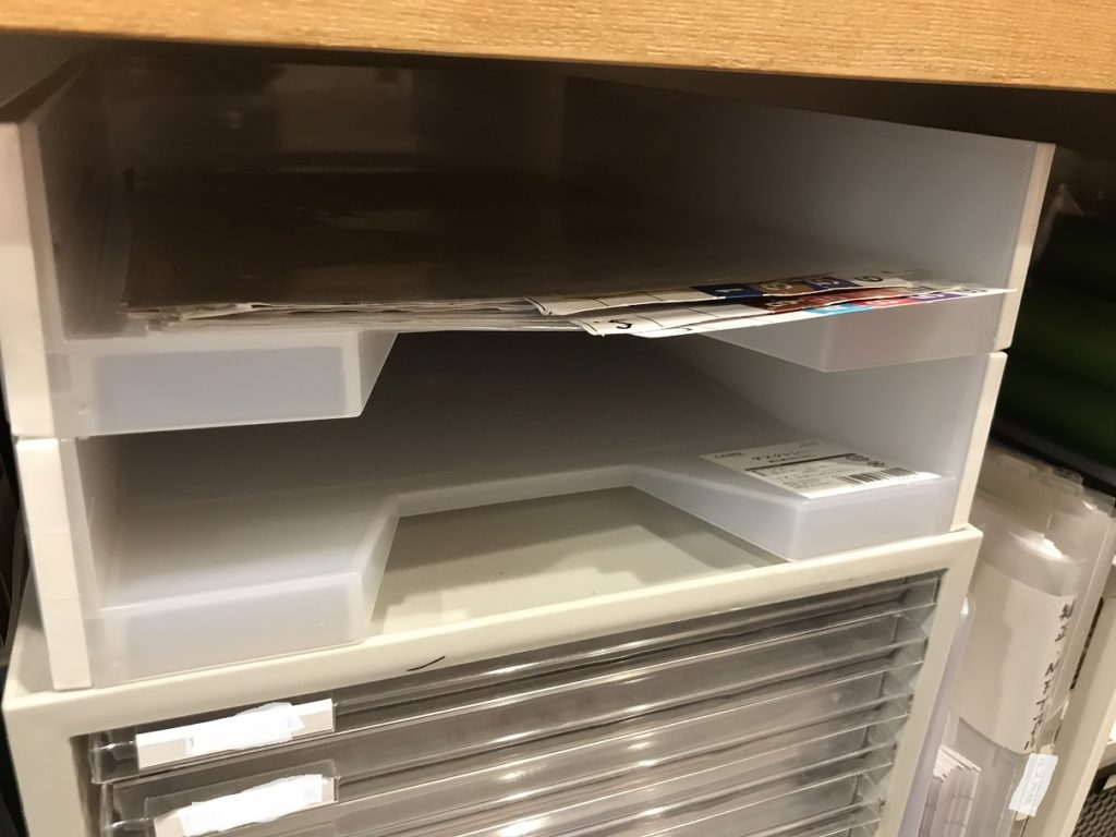 オフィスでのパンフレット収納 紙は用途で適切な置き方が変わる 新オフィス片づけ110番
